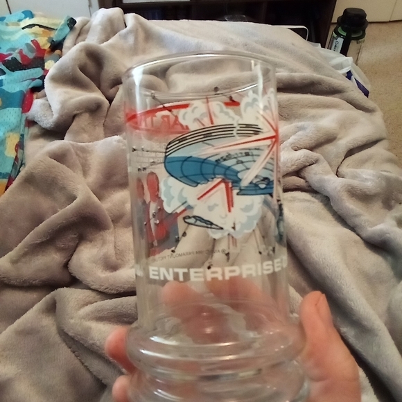 Vintage Star Trek 3 glasses featuring Kirk Scotty and Bones - Picture 4 of 7